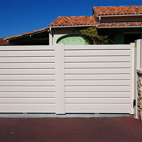 Coulissant CASTELLANE PVC 023 et POTEAU 150X150
